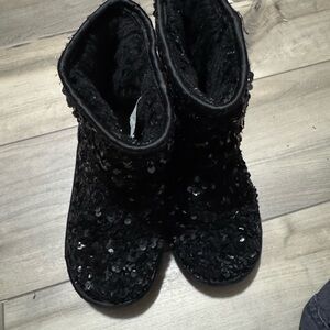 Girl's Ugg Classic Short Chunky Sequin Black Sheepskin Winter Boots easy pull on